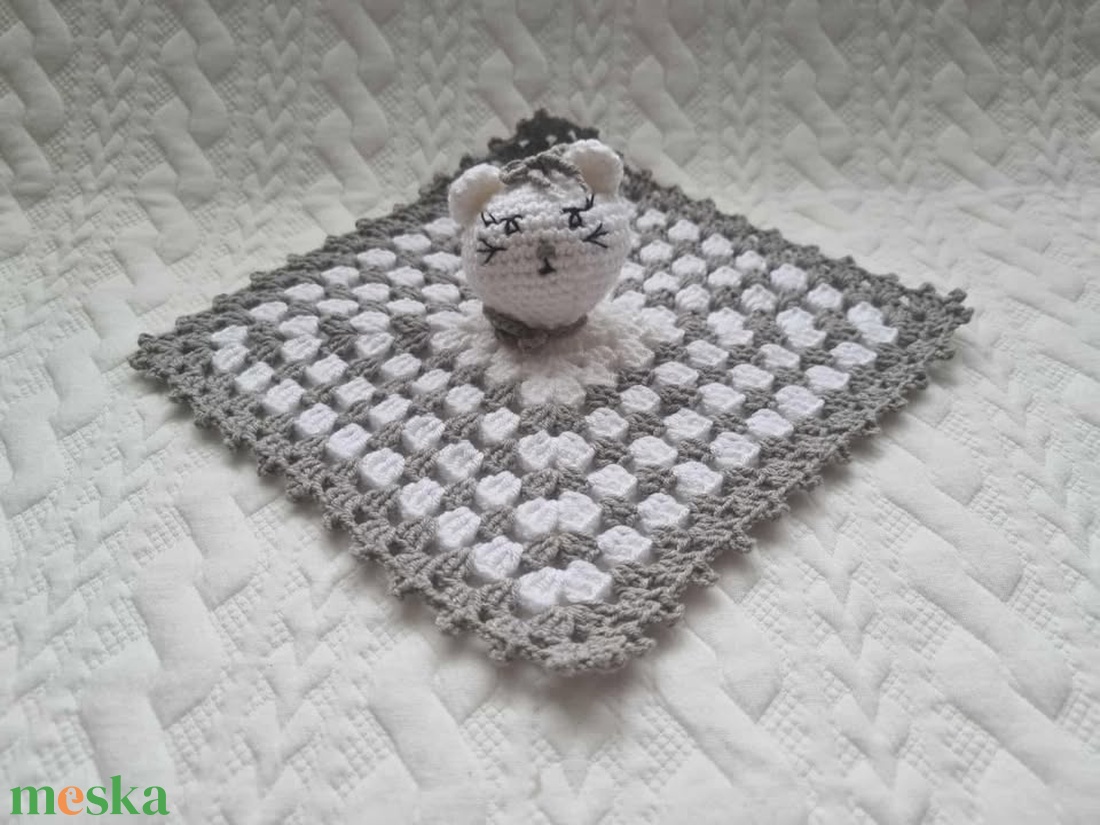 Horgolt cica szundikendő - játék & sport - 3 éves kor alattiaknak - alvóka & rongyi - Meska.hu