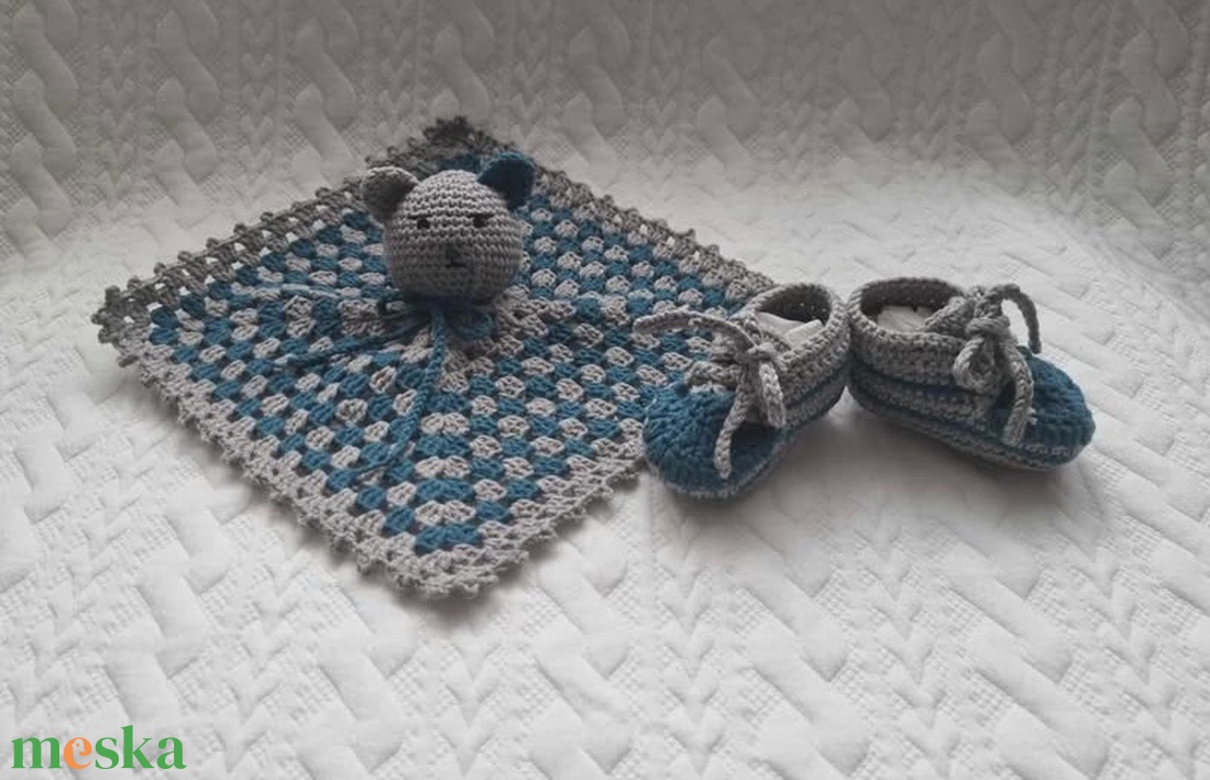Horgolt szundikendő és babacipő - ruha & divat - babaruha & gyerekruha - babacipő - Meska.hu