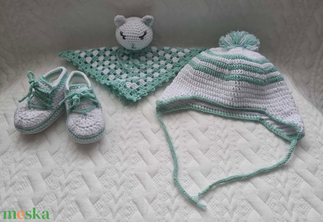 Horgolt baba ajándékcsomag - ruha & divat - babaruha & gyerekruha - babacipő - Meska.hu