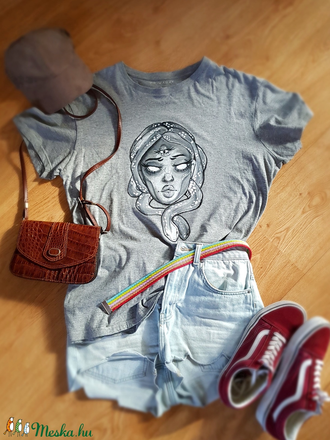 Fekete fehér medusa - szürke festett póló - ruha & divat - Meska.hu Fekete fehér medusa - szürke festett póló - ruha & divat - Meska.hu