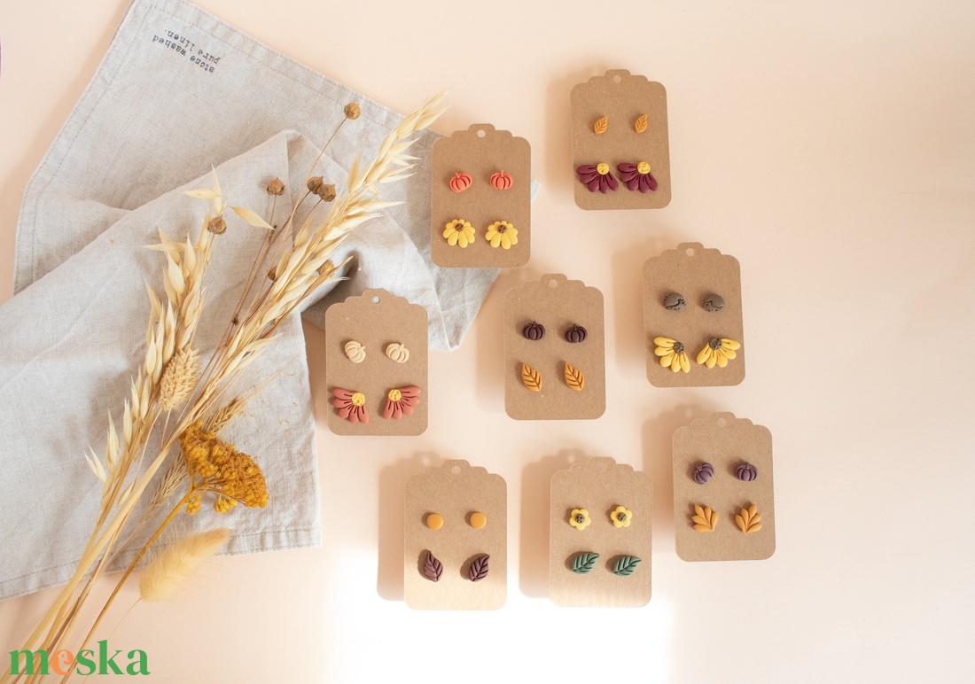 Pötty fülbevaló szett, Őszi fülbevaló, Bedugós fülbevaló, Polimer süthető gyurma, Levél Tök Virág, Halloweeni fülbevaló - ékszer - fülbevaló - pötty fülbevaló - Meska.hu