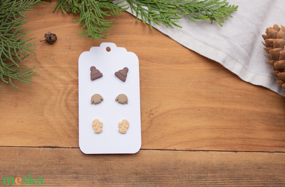 Pötty fülbevaló szett, Téli fülbevaló, Bedugós fülbevaló, Polimer süthető gyurma, Pasztell színek, Sapka Pulóver Kesztyű - ékszer - fülbevaló - pötty fülbevaló - Meska.hu