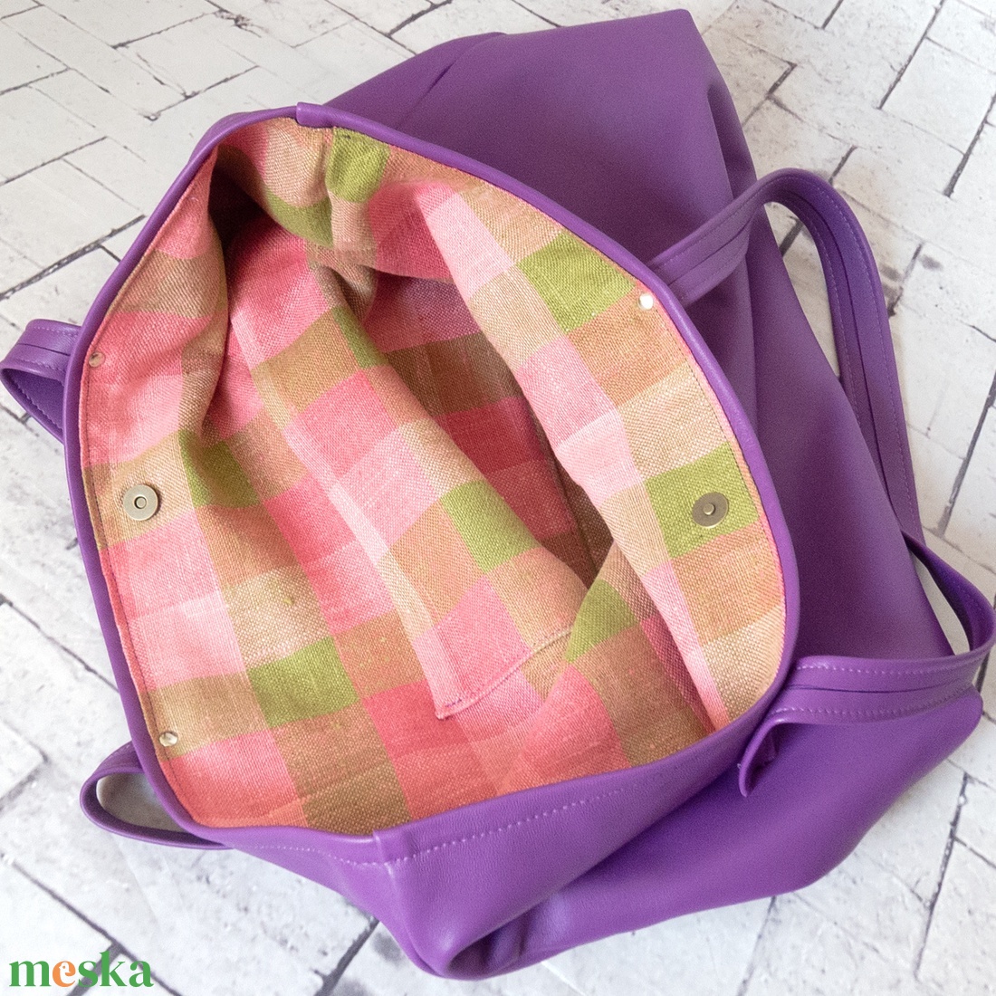 Lila valódi borjúbőr shopper táska � Elegáns női bőrtáska szegecselt pánttal - táska & tok - kézitáska & válltáska - nagy pakolós táska - Meska.hu