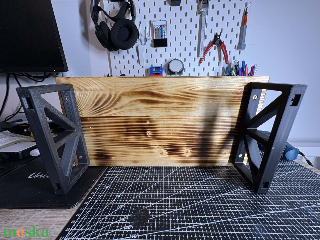 Monitortartó/asztalrendszerező 3D nyomtatott talpakkal - otthon & életmód - tárolás & rendszerezés - íróasztali tároló - Meska.hu