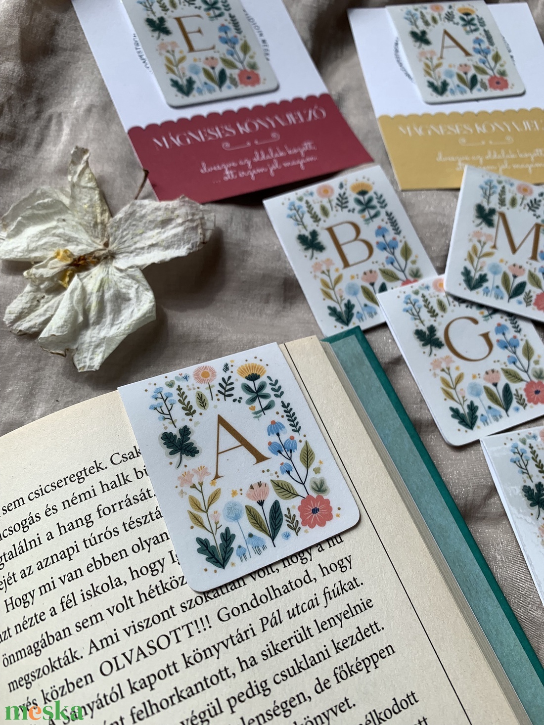 Mágneses könyvjelző, kezdőbetűs határidőnapló jelölő, monogram ajándék - könyv & zene - könyvjelző - Meska.hu
