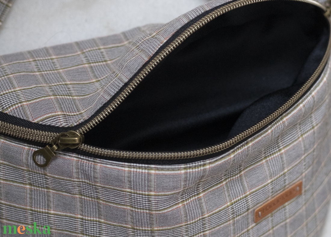 Őszi hangulatú, kocka mintás testtáska - táska & tok - kézitáska & válltáska - válltáska - Meska.hu