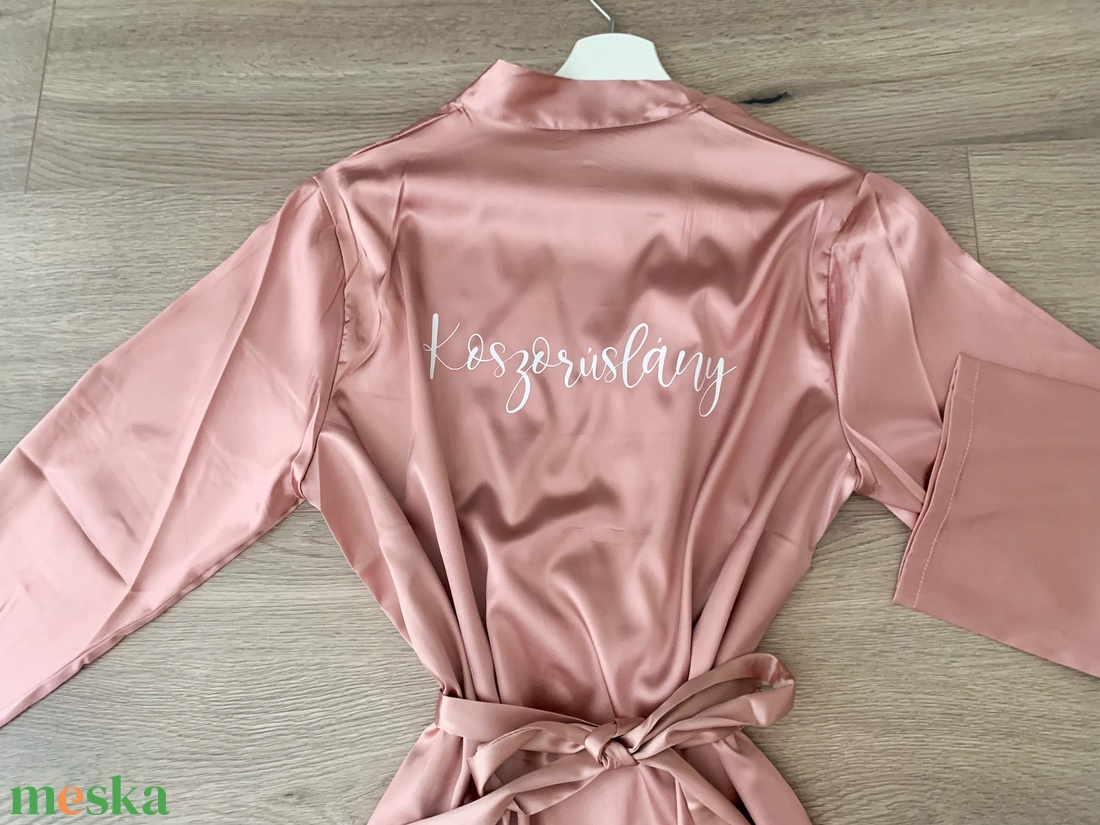 Egyedi esküvői készülődős köntös rosegold színben - esküvő - kiegészítők - esküvői köntös - Meska.hu Egyedi esküvői készülődős köntös rosegold színben - esküvő - kiegészítők - esküvői köntös - Meska.hu