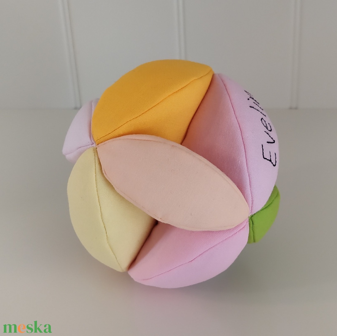 Névre szóló babalabda (12 cm átmérőjű) - Evelin - játék & sport - 3 éves kor alattiaknak - babalabda - Meska.hu Névre szóló babalabda (12 cm átmérőjű) - Evelin - játék & sport - 3 éves kor alattiaknak - babalabda - Meska.hu