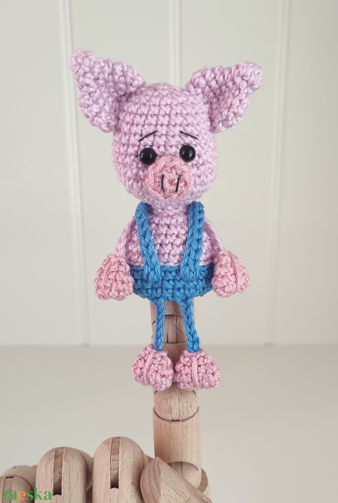 KÉSZLETEN!  Késztermék! Amigurumi ujjbáb - Misi a kismalac (kék) - játék & sport - bábok - ujjbáb - Meska.hu