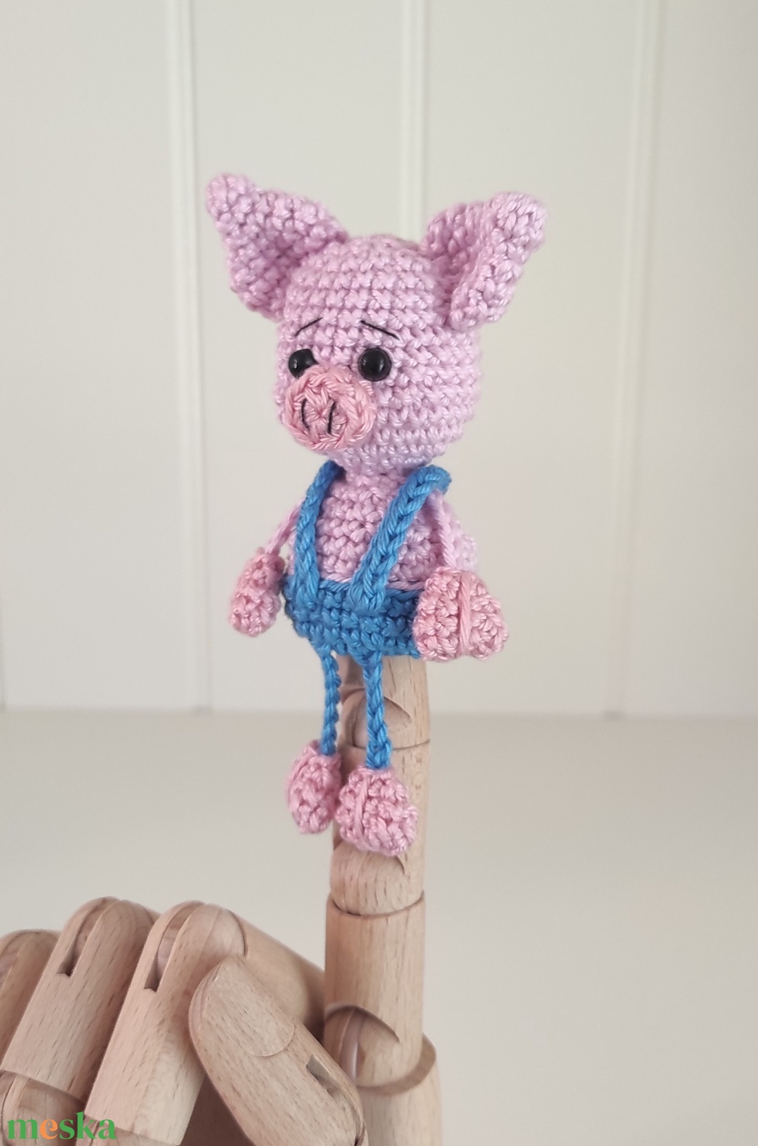KÉSZLETEN!  Késztermék! Amigurumi ujjbáb - Misi a kismalac (kék) - játék & sport - bábok - ujjbáb - Meska.hu
