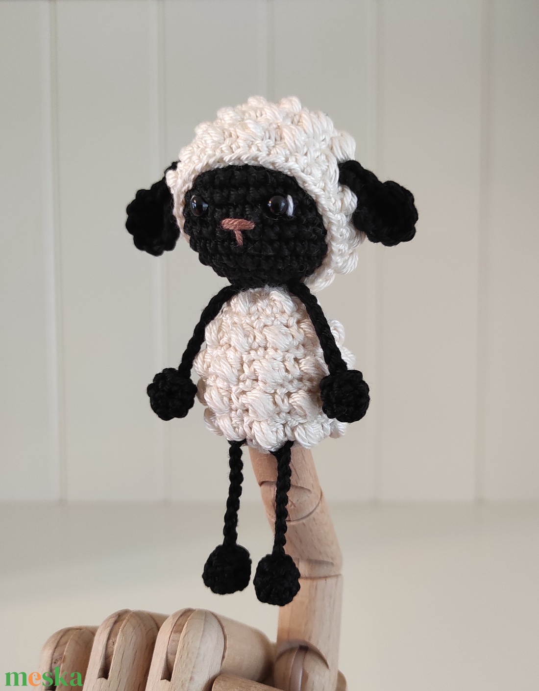 Késztermék! Amigurumi ujjbáb - Fekete bárány - játék & sport - bábok - ujjbáb - Meska.hu Késztermék! Amigurumi ujjbáb - Fekete bárány - játék & sport - bábok - ujjbáb - Meska.hu