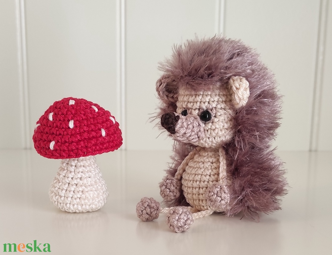 KÉSZLETEN!  Késztermék! Amigurumi ujjbáb - Guszti a kis süni - játék & sport - bábok - ujjbáb - Meska.hu