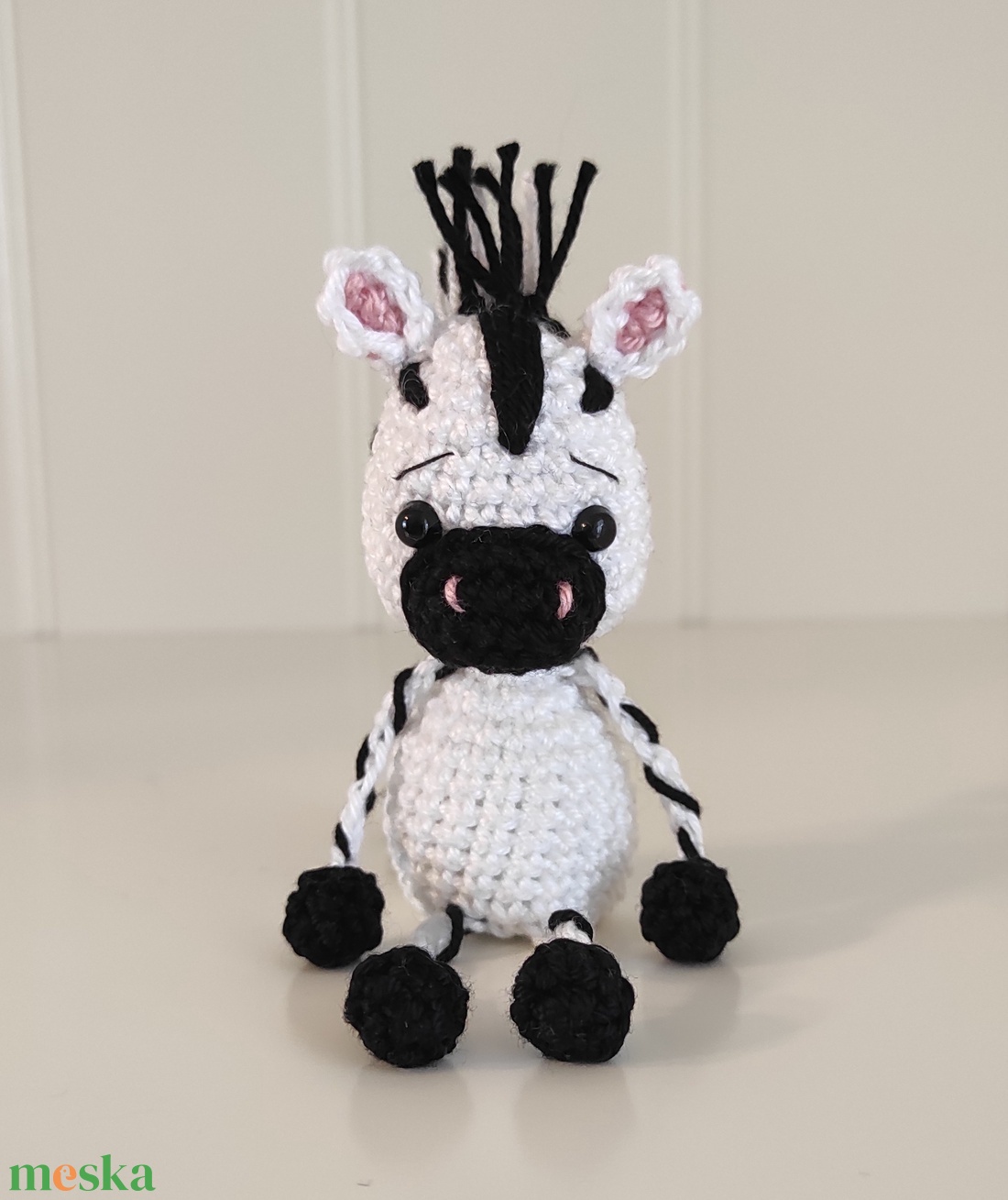 KÉSZLETEN!  Késztermék! Amigurumi ujjbáb - Vancsik a zebra - játék & sport - bábok - ujjbáb - Meska.hu