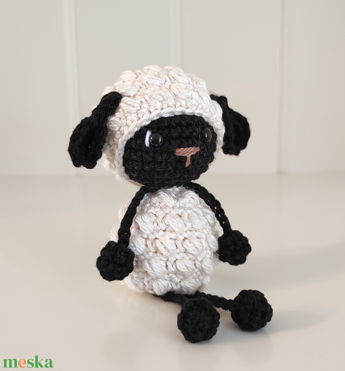 KÉSZLETEN!  Késztermék! Amigurumi ujjbáb - Fekete bárány - játék & sport - bábok - ujjbáb - Meska.hu