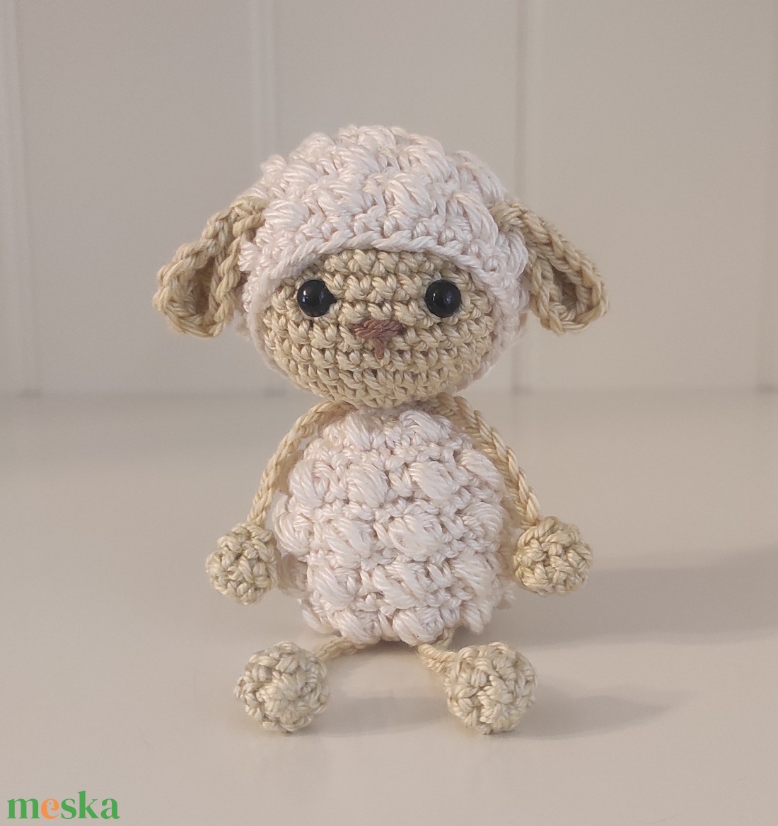KÉSZLETEN!  Késztermék! Amigurumi ujjbáb - Pille a bárány - játék & sport - bábok - ujjbáb - Meska.hu