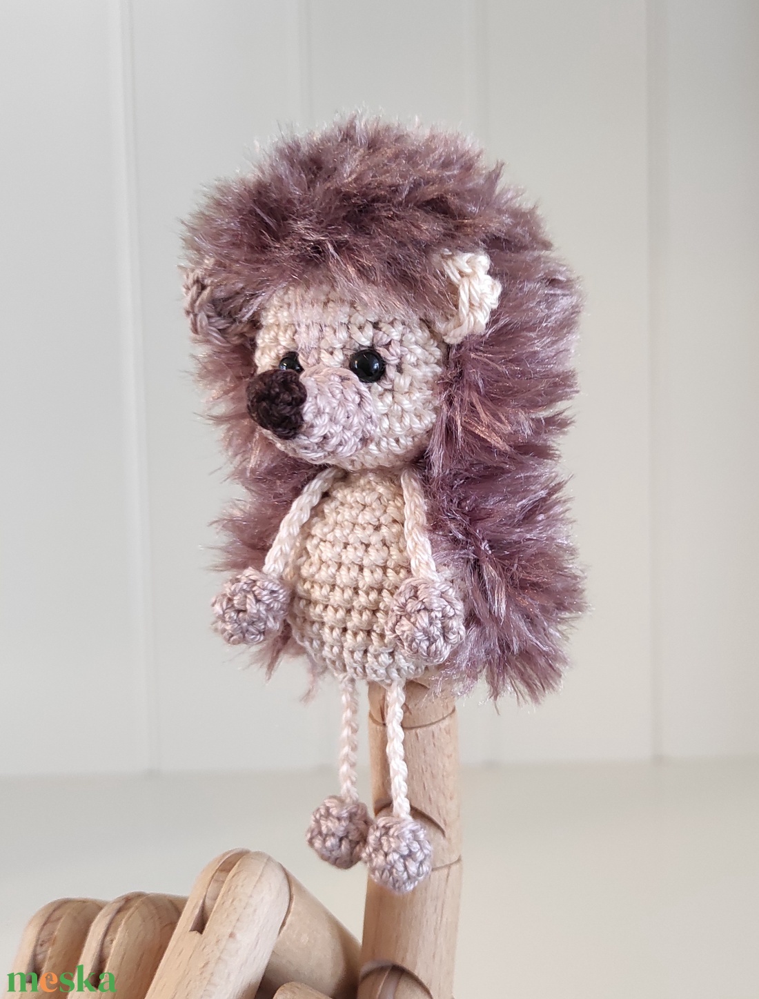 KÉSZLETEN!  Késztermék! Amigurumi ujjbáb - Guszti a kis süni - játék & sport - bábok - ujjbáb - Meska.hu