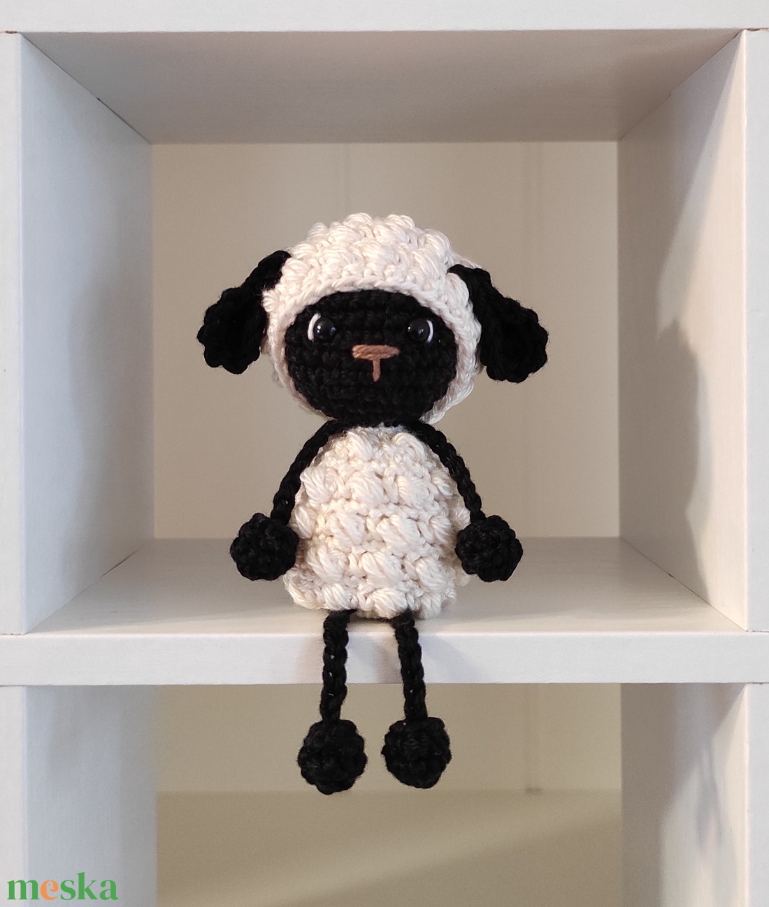 KÉSZLETEN!  Késztermék! Amigurumi ujjbáb - Fekete bárány - játék & sport - bábok - ujjbáb - Meska.hu