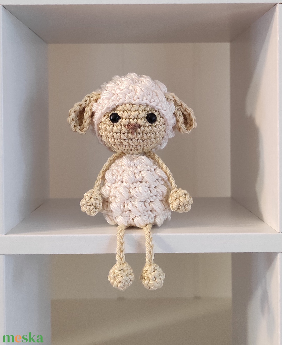 KÉSZLETEN!  Késztermék! Amigurumi ujjbáb - Pille a bárány - játék & sport - bábok - ujjbáb - Meska.hu