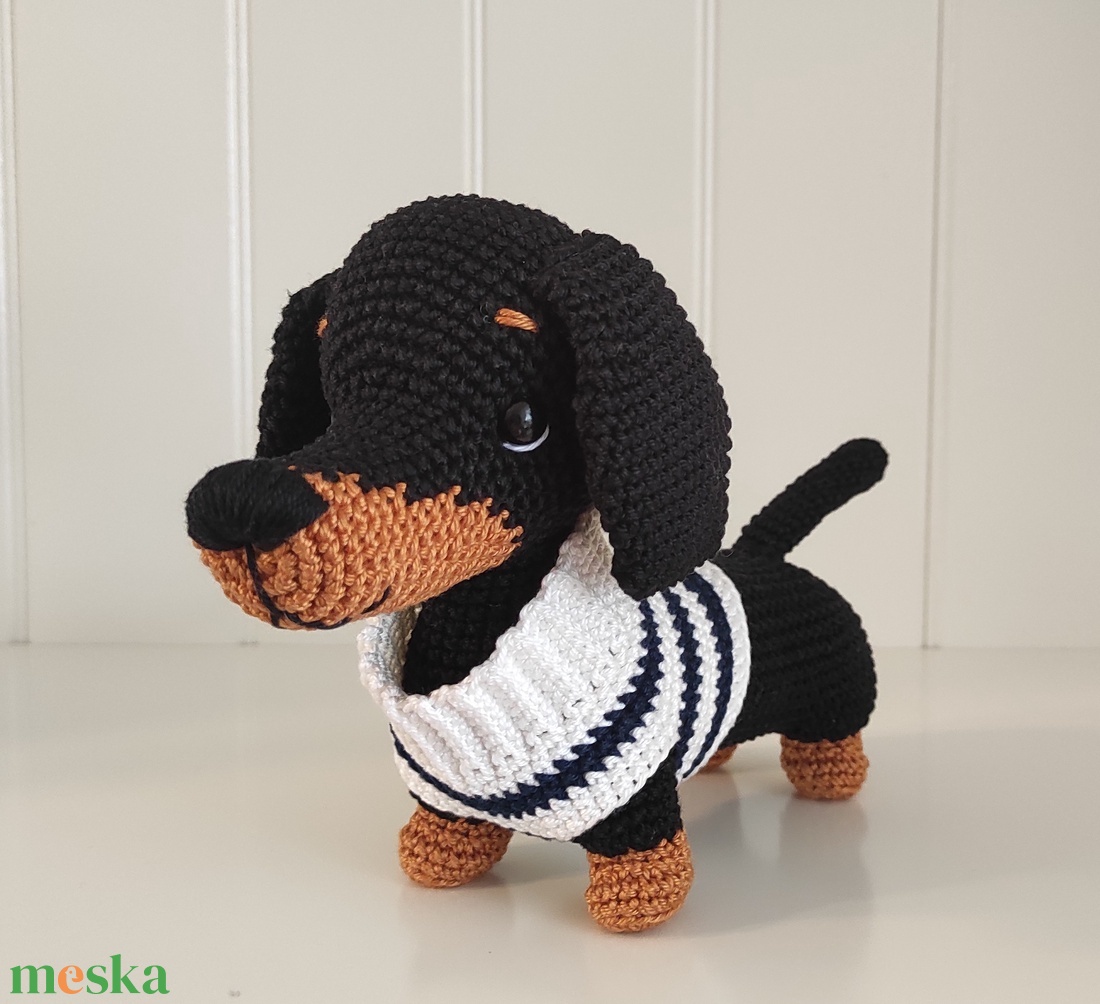 KÉSZLETEN!  Tacsi csíkos pulcsiban... - játék & sport - plüssállat & játékfigura - kutya - Meska.hu