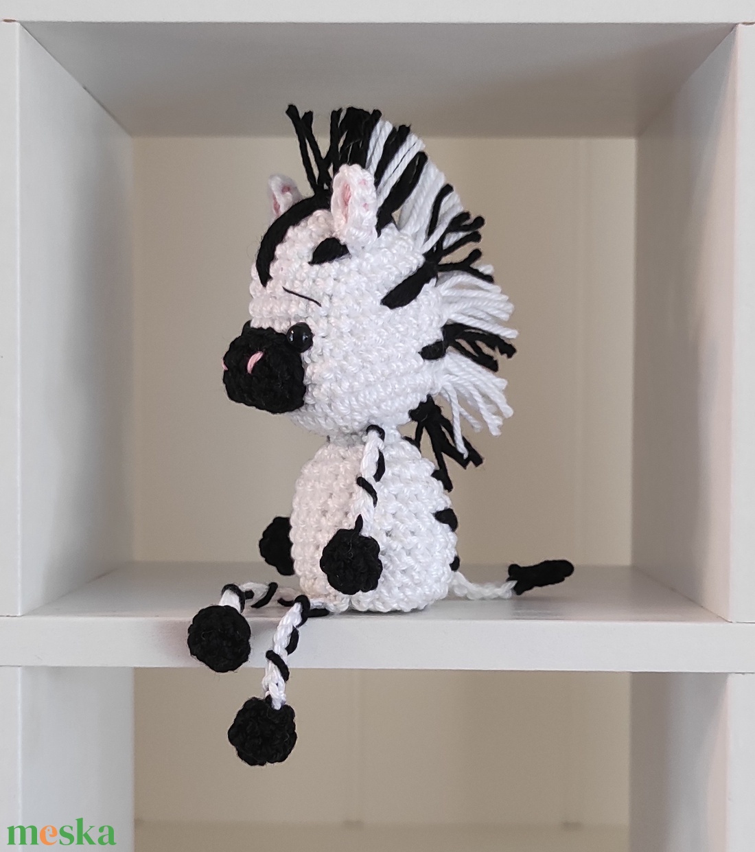 KÉSZLETEN!  Késztermék! Amigurumi ujjbáb - Vancsik a zebra - játék & sport - bábok - ujjbáb - Meska.hu
