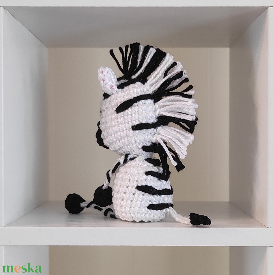 KÉSZLETEN!  Késztermék! Amigurumi ujjbáb - Vancsik a zebra - játék & sport - bábok - ujjbáb - Meska.hu