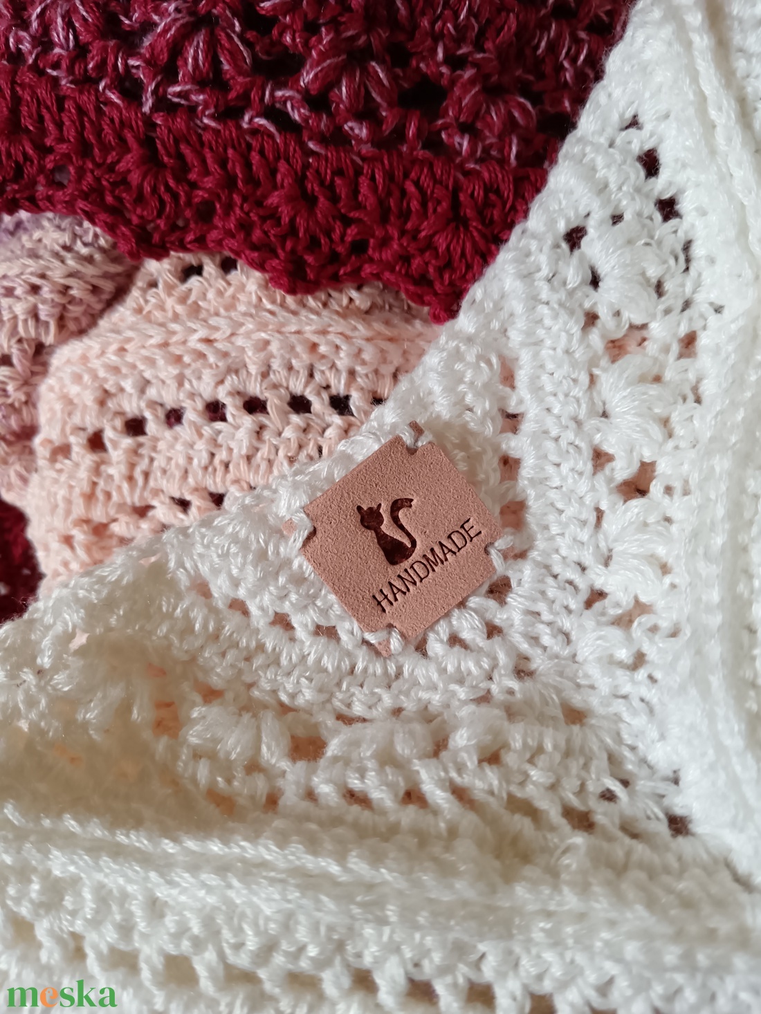 Horgolt vállkendő Mályva  - ruha & divat - sál, sapka, kendő - kendő - Meska.hu