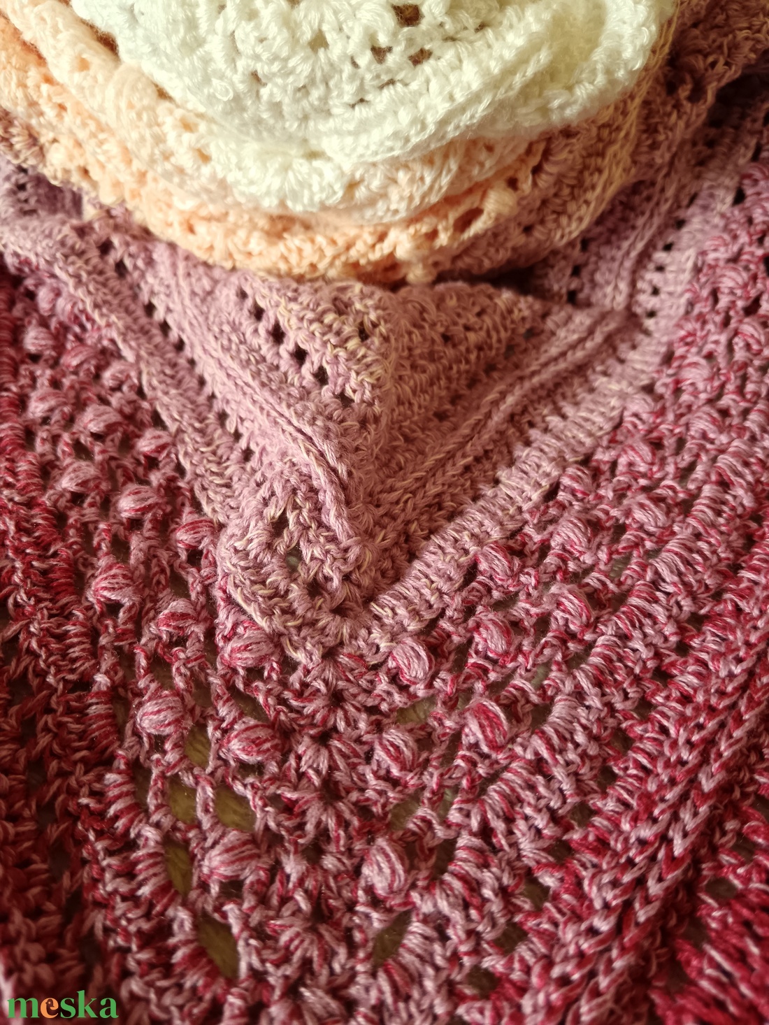 Horgolt vállkendő Mályva  - ruha & divat - sál, sapka, kendő - kendő - Meska.hu