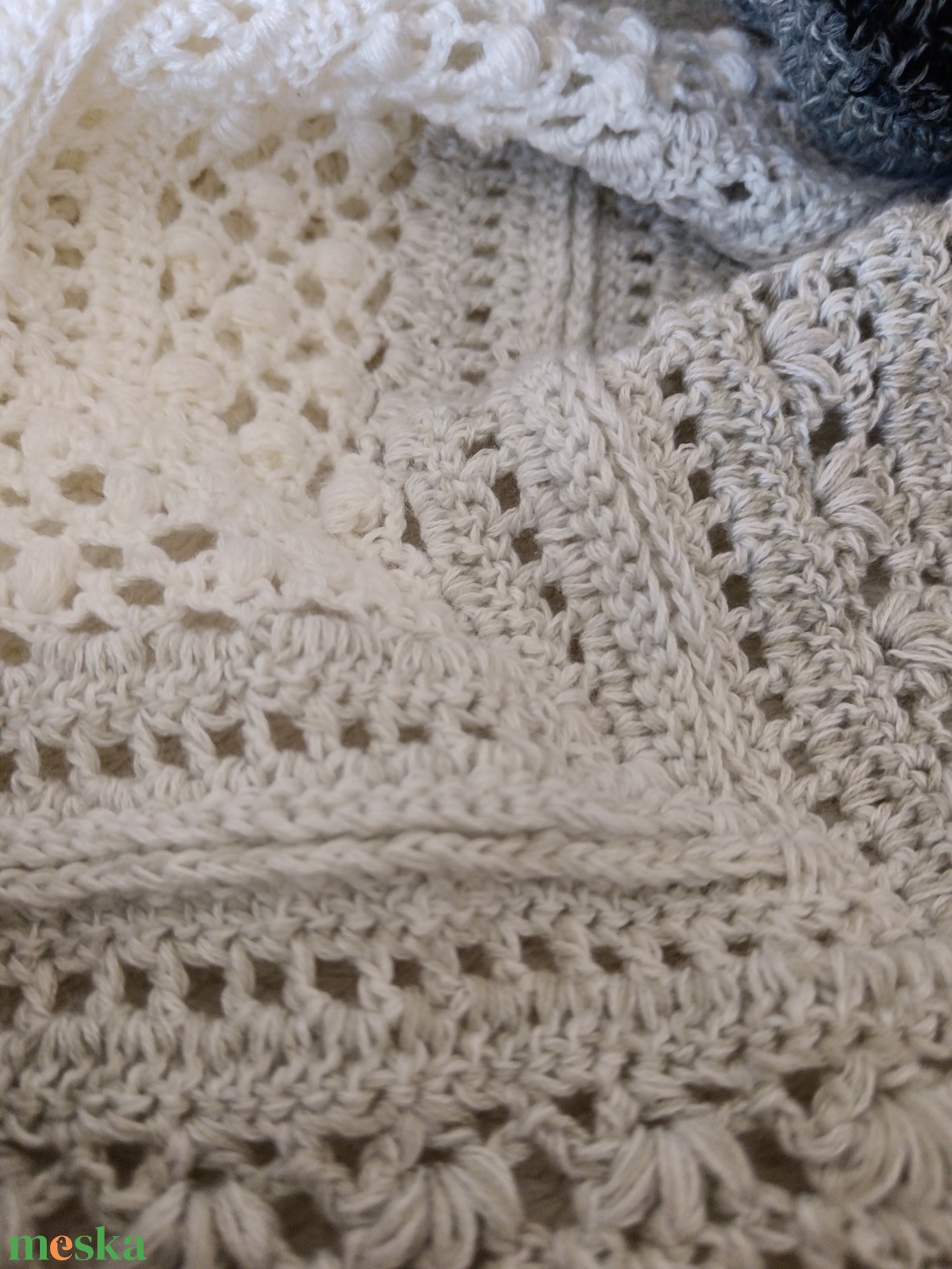 Horgolt vállkendő Black and White  - ruha & divat - sál, sapka, kendő - vállkendő - Meska.hu