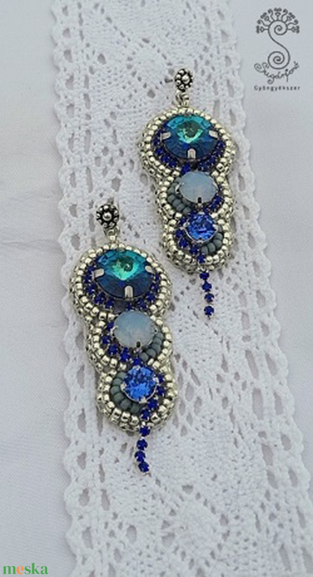 Kék swarovskis fülbevaló, elegáns, bedugós fülbevaló, egyedi ékszer,  Csillám 1.  - ékszer - fülbevaló - lógó fülbevaló - Meska.hu