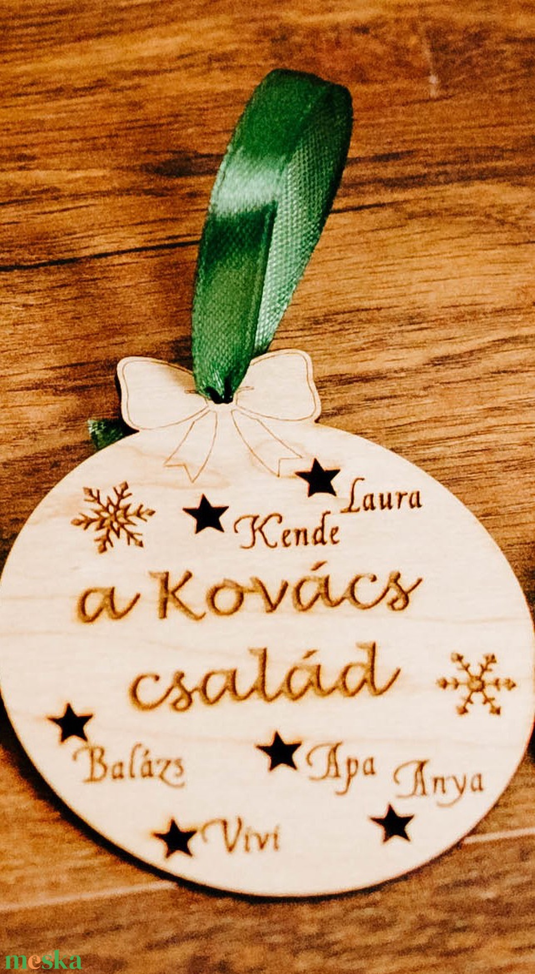 Egyedi családi nevekkel ellátott karácsonyfadísz - karácsony - karácsonyi lakásdekoráció - karácsonyfadíszek - Meska.hu