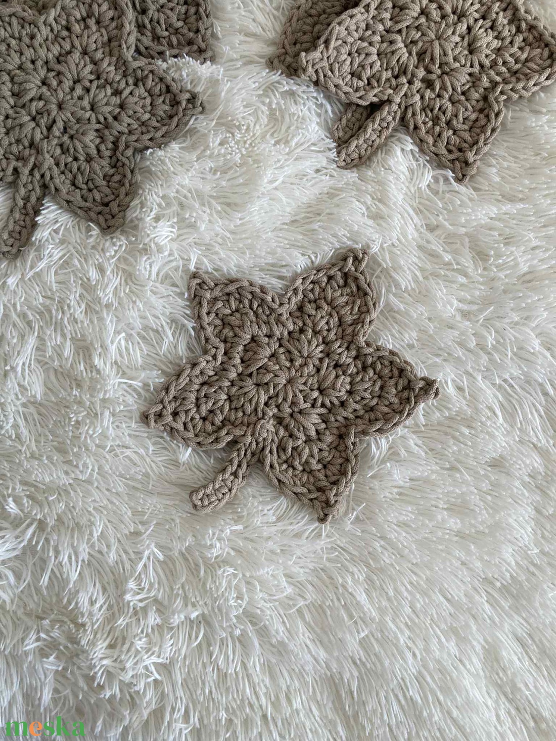 Juharlevél - horgolt alátét - otthon & életmód - dekoráció - asztal és polc dekoráció - asztaldísz - Meska.hu