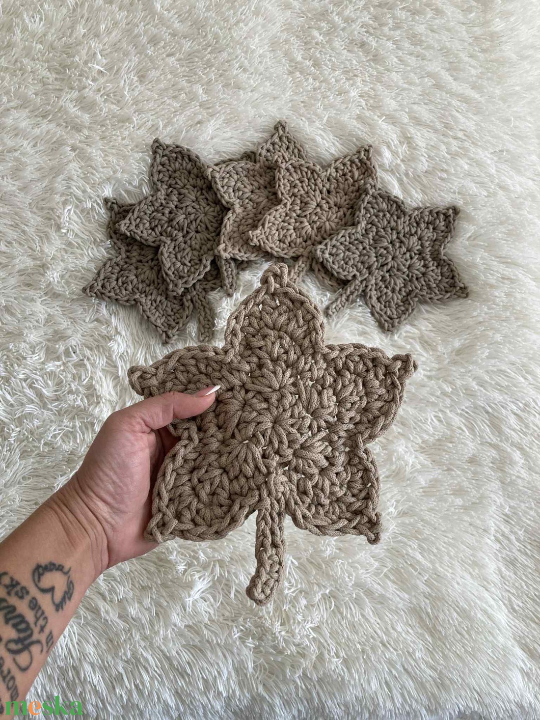 Juharlevél - horgolt alátét - otthon & életmód - dekoráció - asztal és polc dekoráció - asztaldísz - Meska.hu