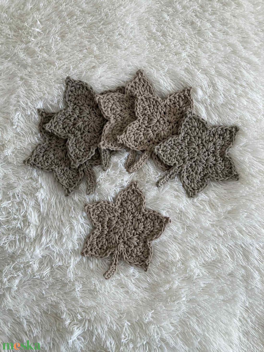 Juharlevél - horgolt alátét - otthon & életmód - dekoráció - asztal és polc dekoráció - asztaldísz - Meska.hu