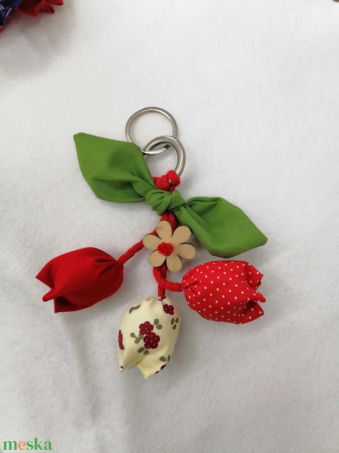 Tulipános kulcstartó, táskadísz - otthon & életmód - dekoráció - virágdísz és tartó - csokor & virágdísz - Meska.hu Tulipános kulcstartó, táskadísz - otthon & életmód - dekoráció - virágdísz és tartó - csokor & virágdísz - Meska.hu