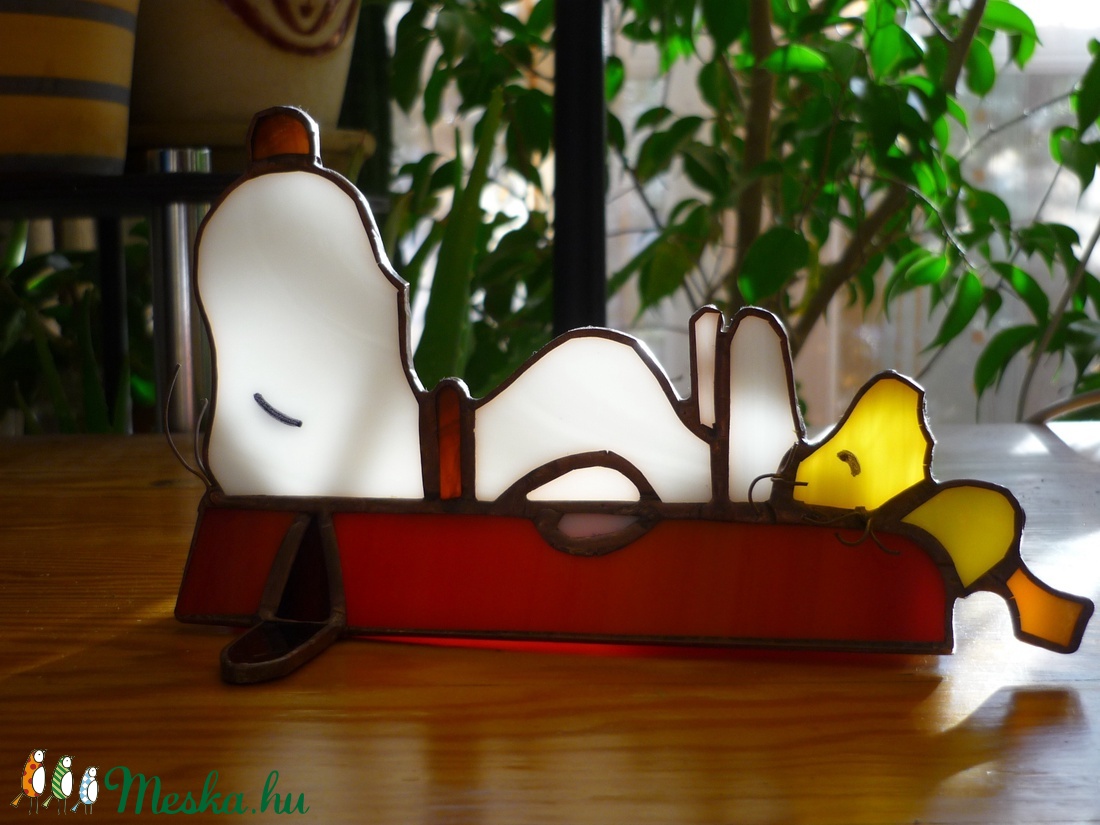 Snoopy és Woodstock a tetőn. (tiffany ajándék, dísz, lakberendezés, anyák-napjára, születésnap-névnapra) -  - Meska.hu