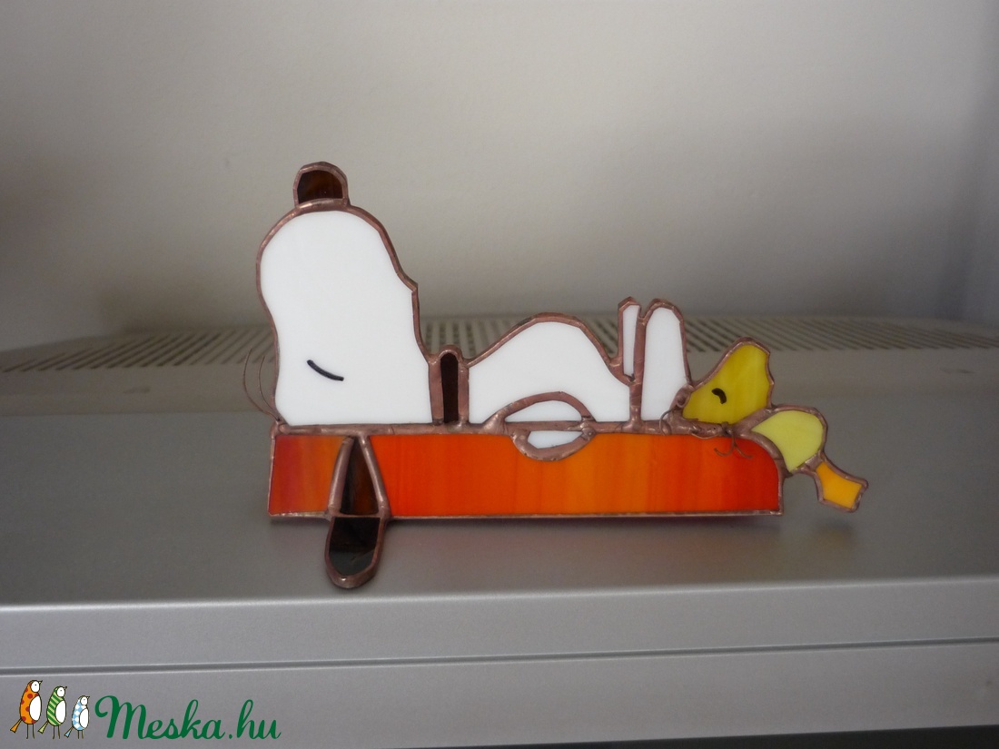 Snoopy és Woodstock a tetőn. (tiffany ajándék, dísz, lakberendezés, anyák-napjára, születésnap-névnapra) -  - Meska.hu