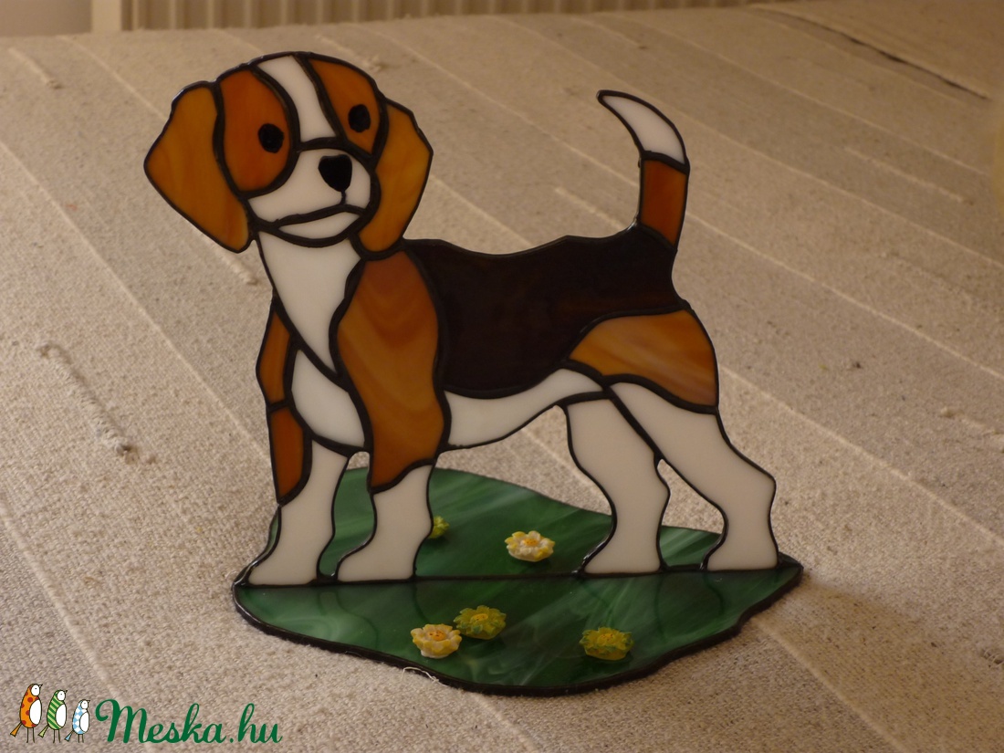Beagle kutyus. (tiffany ajándék, dísz, lakberendezés, anyák-napjára, születésnap-névnapra) - otthon & életmód - dekoráció - dísztárgy - Meska.hu