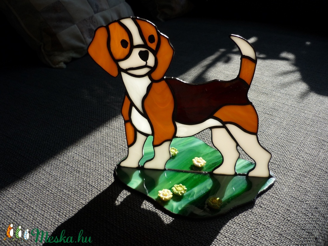 Beagle kutyus. (tiffany ajándék, dísz, lakberendezés, anyák-napjára, születésnap-névnapra) - otthon & életmód - dekoráció - dísztárgy - Meska.hu