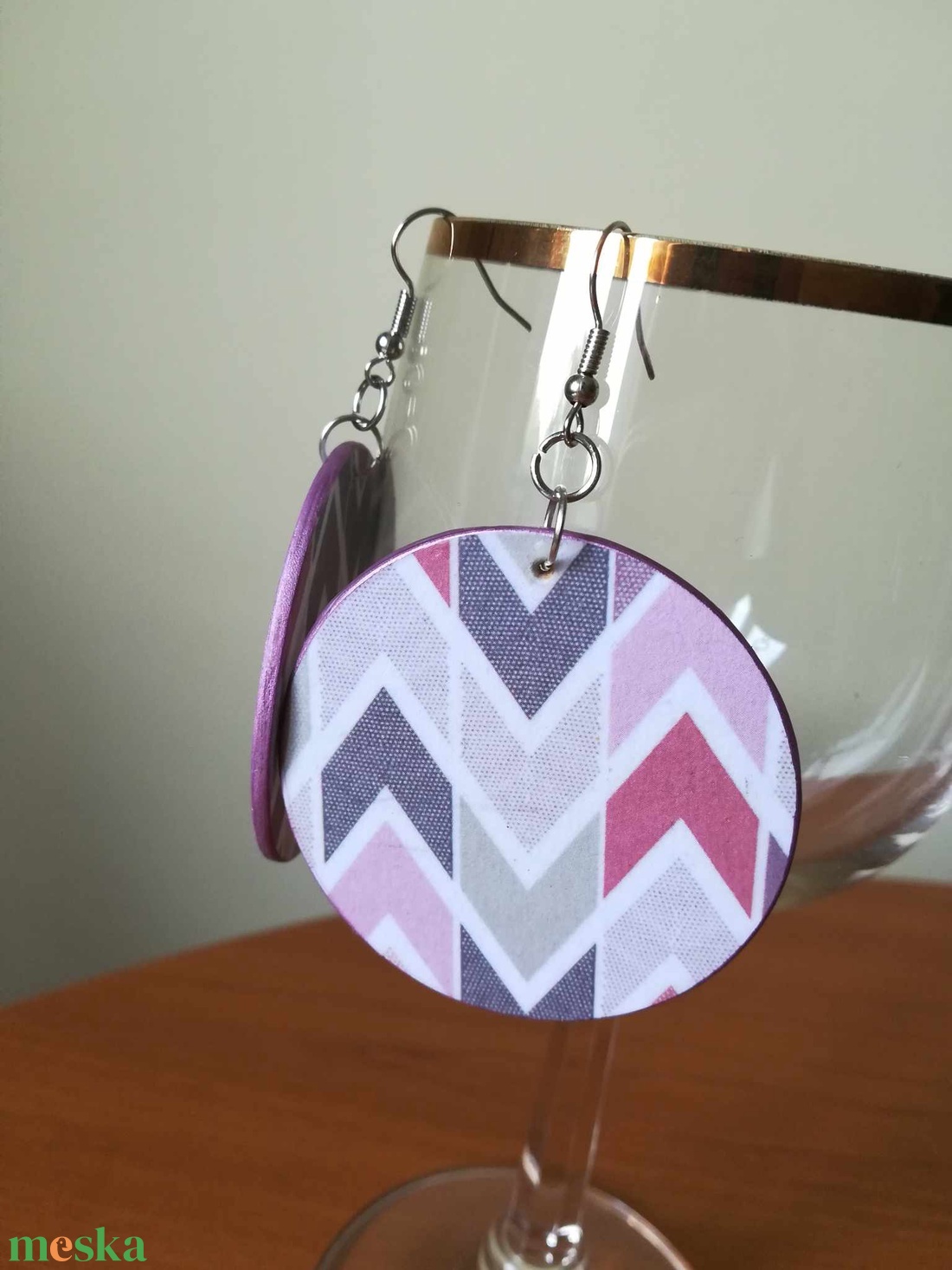 Geometrikus chevron mintás fa fülbevaló - ékszer - fülbevaló - lógós kerek fülbevaló - Meska.hu Geometrikus chevron mintás fa fülbevaló - ékszer - fülbevaló - lógós kerek fülbevaló - Meska.hu