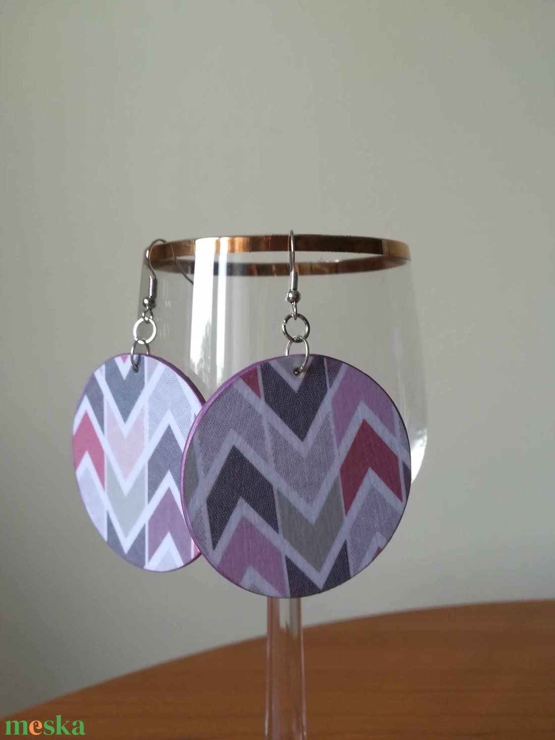 Geometrikus chevron mintás fa fülbevaló - ékszer - fülbevaló - lógós kerek fülbevaló - Meska.hu Geometrikus chevron mintás fa fülbevaló - ékszer - fülbevaló - lógós kerek fülbevaló - Meska.hu