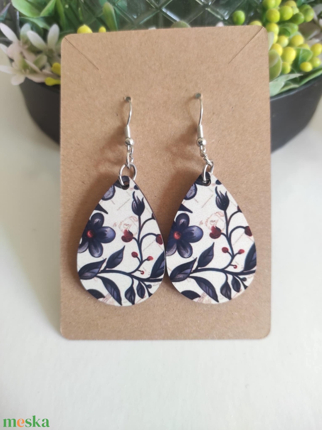'Virágos harmónia' fa fülbevaló - ékszer - fülbevaló - lógó csepp fülbevaló - Meska.hu