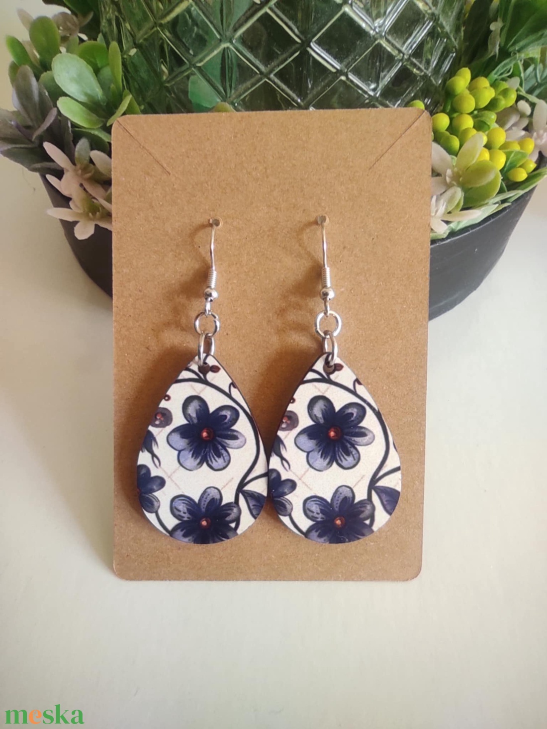 'Virágos harmónia' fa fülbevaló - ékszer - fülbevaló - lógó csepp fülbevaló - Meska.hu