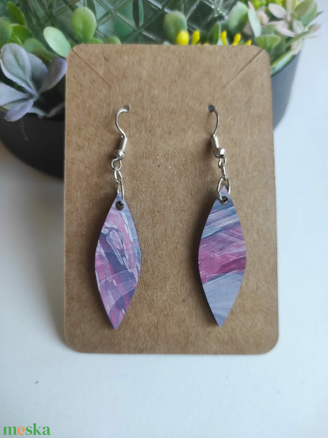 'Lila örvény' hosszúkás fa fülbevaló - ékszer - fülbevaló - lógó fülbevaló - Meska.hu