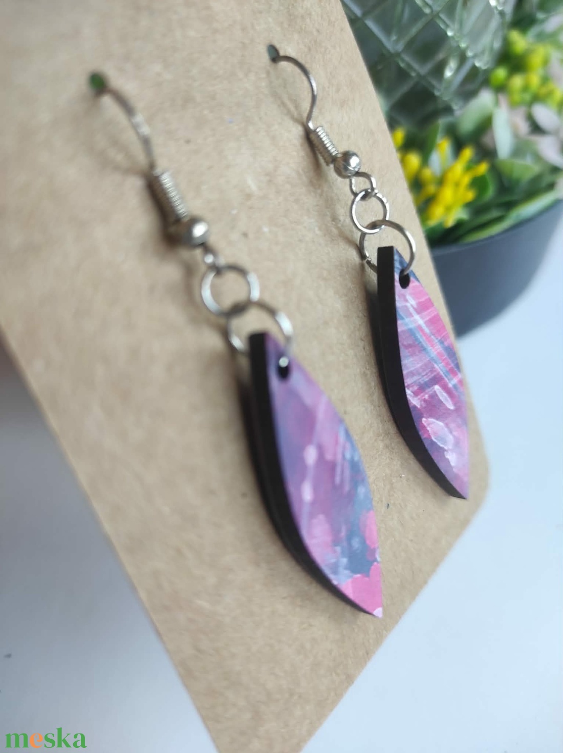 'Lila örvény' hosszúkás fa fülbevaló - ékszer - fülbevaló - lógó fülbevaló - Meska.hu