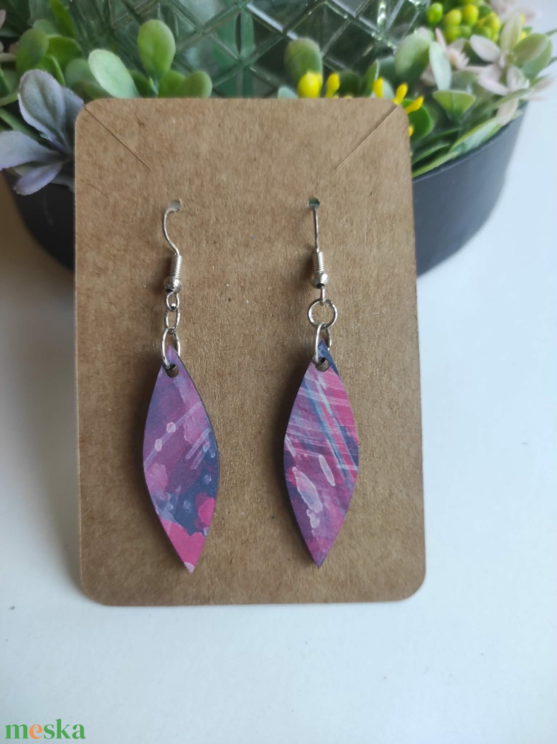 'Lila örvény' hosszúkás fa fülbevaló - ékszer - fülbevaló - lógó fülbevaló - Meska.hu