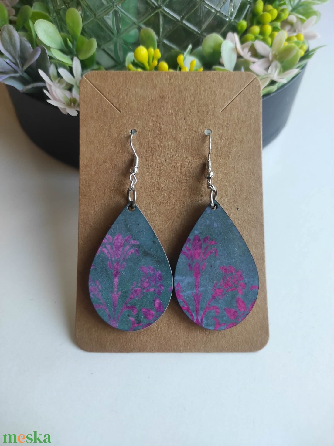 Kék-lila virágos csepp fülbevaló - ékszer - fülbevaló - lógó csepp fülbevaló - Meska.hu