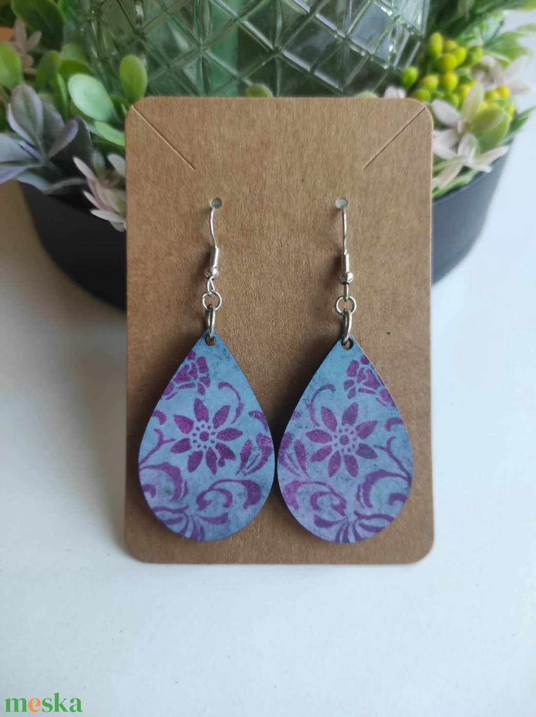 Kék-lila virágos csepp fülbevaló - ékszer - fülbevaló - lógó csepp fülbevaló - Meska.hu