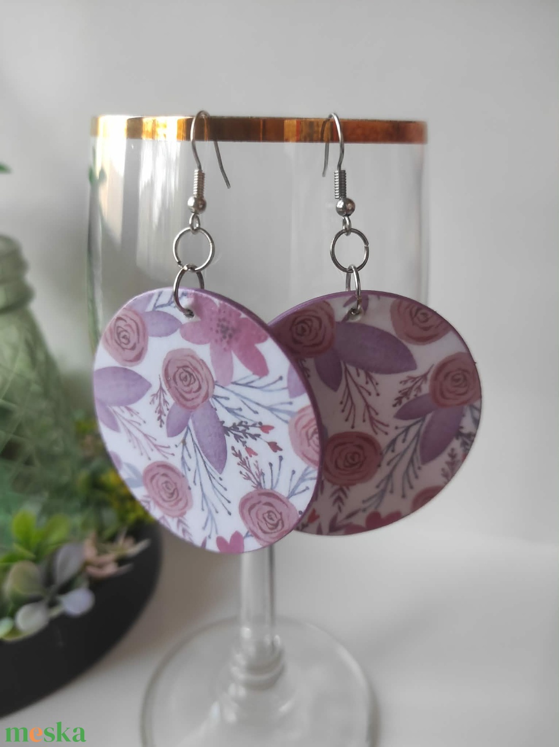 Kerek, virágmintás fa fülbevaló  - ékszer - fülbevaló - lógós kerek fülbevaló - Meska.hu