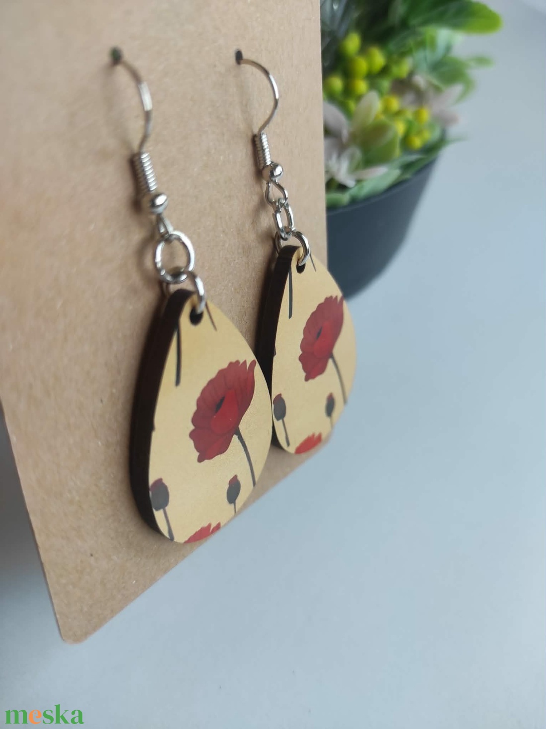 Pipacsmező fa csepp fülbevaló - ékszer - fülbevaló - lógó csepp fülbevaló - Meska.hu