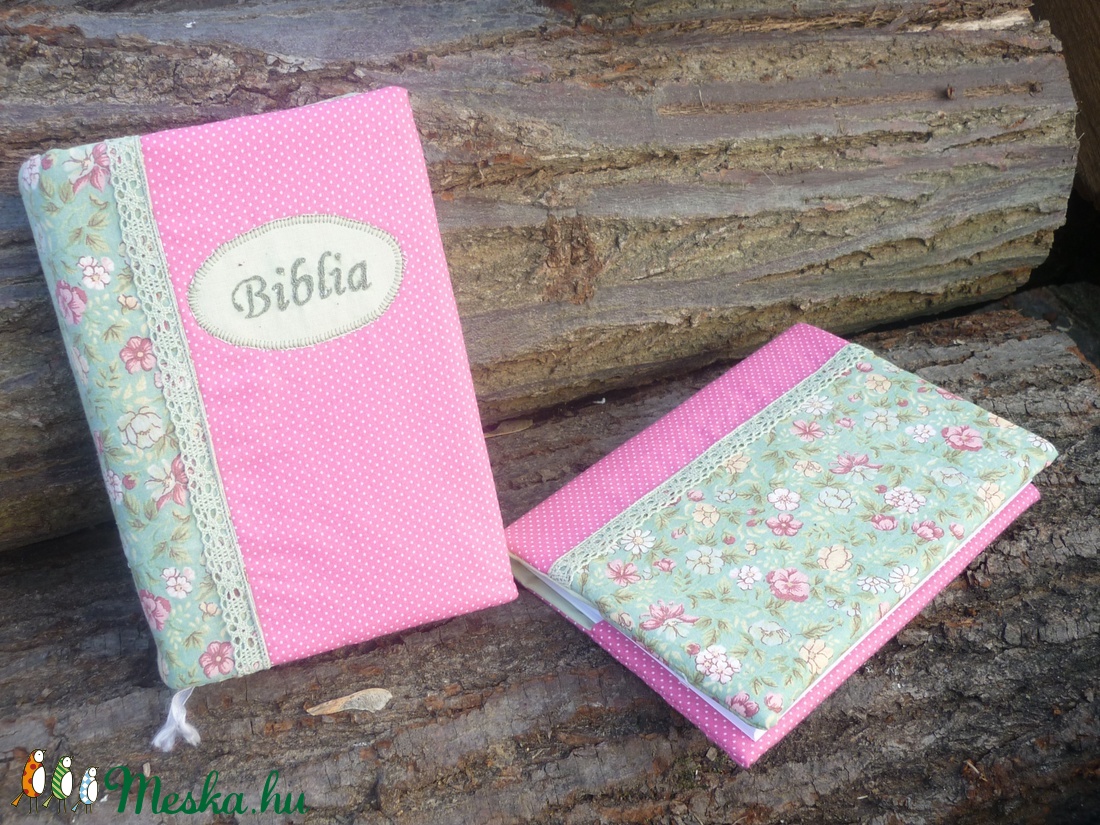 Zöld virágos-rózsaszín pöttyös Biblia borító -  - Meska.hu